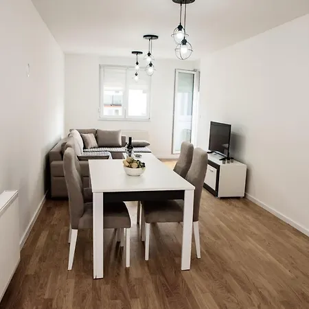 Apartament Andrija Lukavica, Istocno