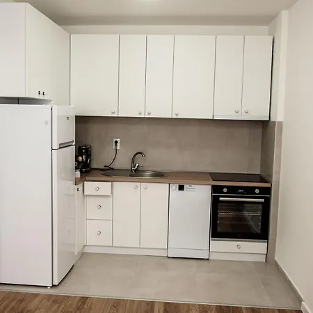Andrija Lukavica, Istocno Apartment *